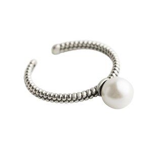 Classic, timeless and refined Pearl Ring in 925 Sterling Silver.